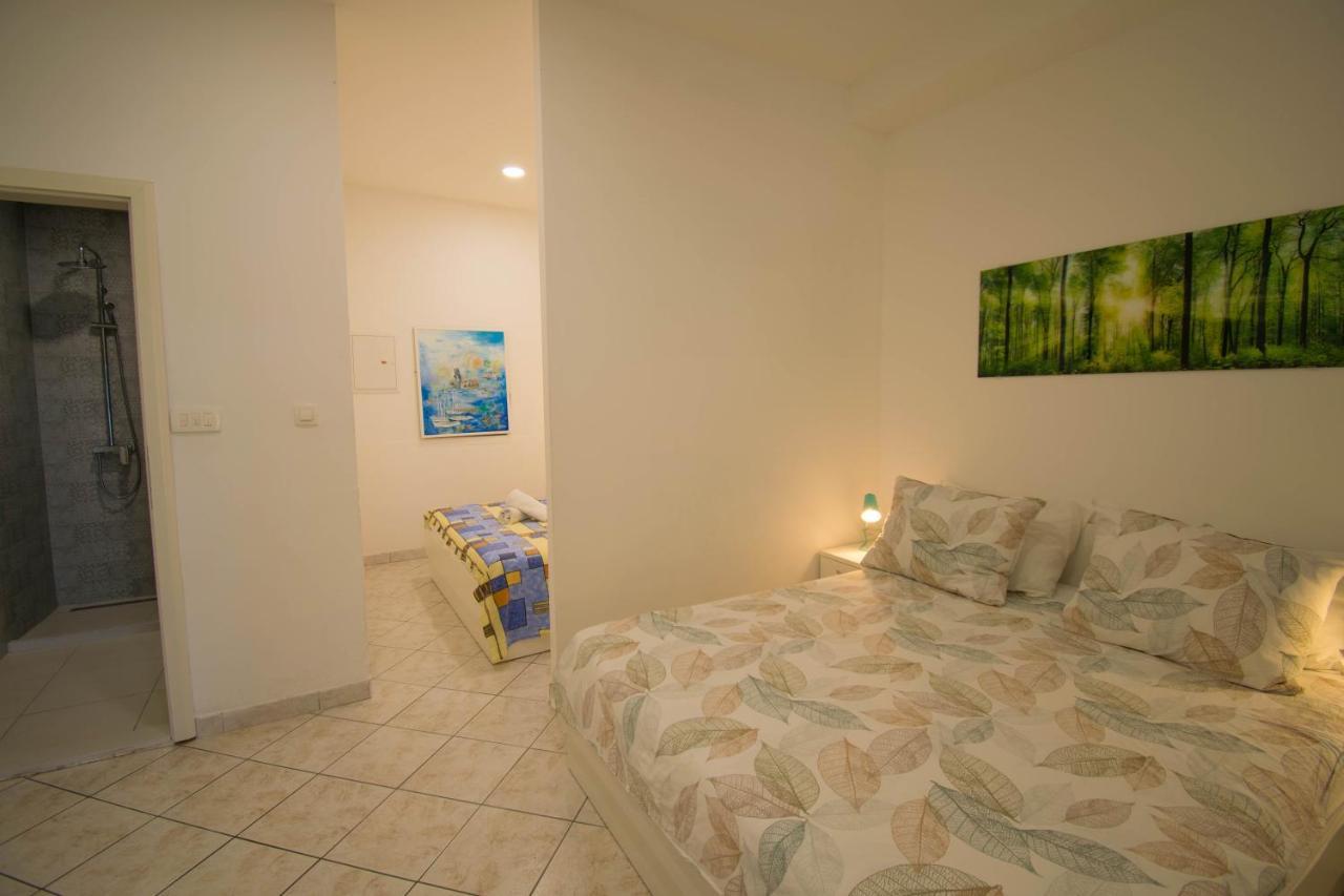 Family Apartment Manuela - Baška Voda Eksteriør bilde